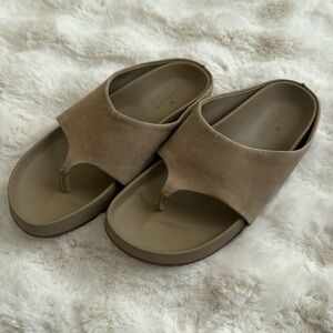 BRAND NEW! Caslon slide sandal
